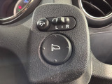 狭い駐車場で便利な電動格納ドアミラーが付いています。