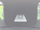 【三菱e-Assist】走行中に前方の車両等を認識し、衝突しそうな時は警報とブレーキで衝突回避と被害軽減をアシスト。より安全にドライブをお楽しみいただけます。