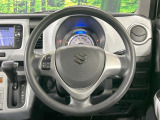 インテリアに合わせたデザインのステアリングは、運転される方のことも考え、運転しやすい形状、大きさです。是非一度、実際に触ってお確かめください。