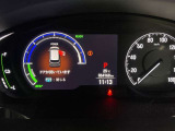 視認性に優れたメーターを採用しており、走行中でも車速や情報が分かりやすく表示されます。運転時の視線移動をむりのない範囲に抑え、快適で安心感のあるドライブをサポートします。