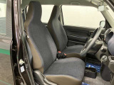【フロントシート】さまざまな体格の方が快適に運転ができるよう配慮したシートになっております。