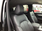 マツダ車のシートは人間工学に基づき設計されています。ハンドルを握る体勢が自然なポジションになるようにシートの作り込みをおこなっていますので、ロングドライブでも疲れにくいです!