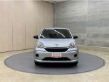 お車購入のポイントとなるフロントマスクです!かわいらしい目つきが印象的なデザインのヘッドランプです。