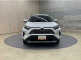 お車購入のポイントとなるフロントマスクです!シャープな目つきが印象的なデザインのヘッドランプです。