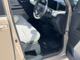 ドア開口部も大きく、乗り降りしやすいと好評です。また、着座位置も高いので運転時の視界も良く安心して運転できます。