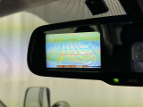 バックモニター付なので後退時に後方が見えるので安心。 車は構造上、死角がたくさんなので万が一を考えると必須ですね。 あくまで補助の為の装備、バックは目視で確認する事が重要ですよ。