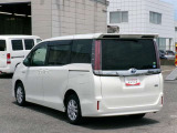 明るく広々、落ち着いた店内では、中古車のご検討・ご購入のほか、携帯電話(au)の購入等、様々なご相談に幅広く応えていきます♪