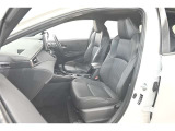 高いホールド性で運転姿勢が安定します。長距離ドライブでも疲れにくいのが魅力です。快適なドライビングライフをお送りください♪