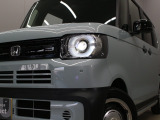 【LEDヘッドライト】悪天候や夜間走行時も良好な視界を確保し安心して運転できる高輝度LEDヘッドライトを装備!点灯速度が早く、消費電力も抑えられています!!