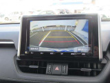 バックガイドモニターで、後方を確認しながら安心して駐車することができます。運転初心者も熟練者も必須の機能ですよ!
