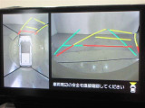パノラミックビューモニター付きです。車両を上から見たような映像をディスプレイオーディオ画面に表示。運転席からの目視だけでは見にくい、車両周辺の状況をリアルタイムでしっかり確認できます。