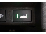 アクティブスポイラーは約70キロになると自動で上がり、約35キロで自動収納します!運転席のスイッチで手動操作も可能です。