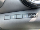 ハンドル右奥には各種設定スイッチがあります。運転者がスッと手を伸ばせば操作できので便利です。