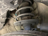 お車を安心してお乗りいただく為には、足回りの定期点検が欠かせません。サービスサポート(有償保証)では無料点検もご提供しており、安心のカーライフをお過ごしいただけるサポート体制が整っています。