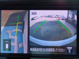 サイドブラインドモニターは、障害物などの確認を補助するシステムです。前進、右左折するときは直接目で周囲の安全を確認し、ゆっくりした速度で運転してください。また、左折時には内輪差に注意してください。