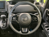 インテリアに合わせたデザインのステアリングは、運転される方のことも考え、運転しやすい形状、大きさです。是非一度、実際に触ってお確かめください。