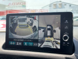 バック駐車が苦手な方や、初めてのお車で不安な方も安心。後方の映像をナビ画面に表示するため、周囲を確認しながらスムーズに駐車できます。