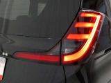 LEDテールライトです。省電力、高輝度のLEDは明るく照らすので夜間運転時の視認性を高めます。スタイリッシュな見た目で細かいところもこだわりたいあなたに!