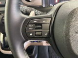 ステアリングにオーディオ操作スイッチが付いています。オーディオ画面に直接タッチしなくても操作が出来ますので、運転に集中できます。