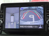 【アラウンドビューモニター&バックモニター】クルマを真上から見下ろしているかのような映像が表示され、周囲の状況がひと目で把握できるので、安心してスマートに駐車できます。駐車が苦手な方にオススメです!