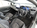 シンプルで使いやすいデザインの運転席です。
