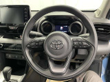 快適な操作性の運転席、ハンドルも綺麗に清掃済みです!もちろん安全を守るエアバッグも装備しているので安心してお乗りいただけます(^^)
