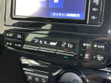 オートエアコン付きなので一度、気温を設定すれば自動的に過ごし易い温度に調整してくれますよ。 車内をいつでも快適空間にしてくれます。