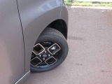 155/65R14タイヤ+専用アルミホイールです。スタッドレスタイヤや各種オプションのご注文も承っております(^^)!