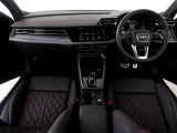 Audiのインテリアはエクステリア同様、優れたデザイン性とクオリティ、そして機能性を兼ね備えております。