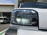 オートライト機能LEDヘッドランプ付きで、大変明るく夜間運転の視界をサポートしてくれます。また夕暮れ時やトンネル走行時にヘッドランプが自動で点灯してくれます。
