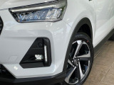 【シーケンシャルターンランプ付きLEDヘッドライト】人気の『流れるウィンカー』付きのLEDヘッドライトを装備♪高級感はもちろん、点灯時は存在感たっぷりで他車からも認識されやすく安心です。