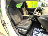 運転席まわりには十分なスペースがあり、大柄な方でもゆったり運転していただける環境です。