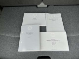 新車時からの車の取扱説明書・ナビの取扱説明書が残っております。大切にされてきた証拠です!