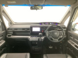 【前方視界】開放的な前方視界!運転がしやすく疲れにくいです♪窓が大きく、見通しがとっても良いおクルマですよ♪