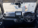 運転席からの視界が左右に広く隅々まではっきりと見渡せます。クルマの前端も把握しやすく安心して運転できます。