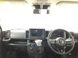 見通しのよいすっきりとした視界で、誰でも運転しやすいです。運転のしやすさは疲れにくさにも繋がりますよ♪