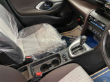 運転席と助手席の間のセンターコンソールにカップホルダー2つあります(^^♪