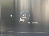 ヘッドアップディスプレイ装備。視線移動を抑え、運転情報を確認しやすい装備です。