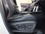 パワーシート搭載。微妙な調整が手軽にでき、ピッタリなポジションで運転することが可能です。