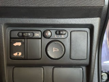 【左側パワースライドドア】左側が電動スライドドアになっております。狭い駐車場でのお子様の乗り降りなどの時に安心です!