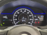 【メーターまわり】ドライバーから見やすい位置にあって安全運転に寄与します。メーターも見やすくてシンプルなデザインになっております。