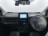 落ち着いたカラーの内装で、ゆったりと運転したい方に。