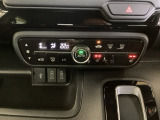 運転席・助手席にはシートヒーター付き。寒い冬には嬉しい機能です!