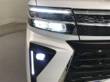 LEDヘッドライトです。デザイン性がよくとても明るいので、夜間の走行や悪天候でも安心です。しかも長寿命!