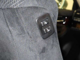 パワーシート搭載。微妙な調整が手軽にでき、ピッタリのポジションで運転することが可能です。