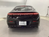 横一文字のテールランプ