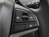 ◆アダプティブクルーズコントロール◆予め設定した車速内でクルマが自動的に加減速。前走車との適切な車間距離を維持しながら追従走行します。【LKAS】車線維持支援システムでステアリング操作を支援。