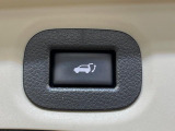 【パワーバックドア】スマートキーや運転席のボタンを押すだけでリアゲートが自動で開閉します!荷物を持っている時や、高い位置にあるバックドアを閉める際に便利な機能です♪