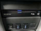CD・DVDデッキが装着されており、お気に入りのCDやDVDを車内再生できます。