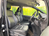 運転席シート廻りは使用感も少なく、良好な状態となっています。前オーナー様が丁寧に使っていたことがよくわかりますね。